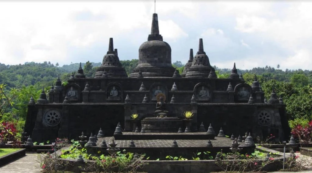 Budhist temple Banjar, things to do north bali
